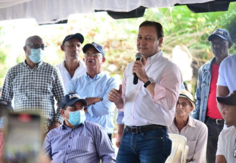En Monte Plata Abel Martínez aboga por zona franca y centros de capacitación para jóvenes