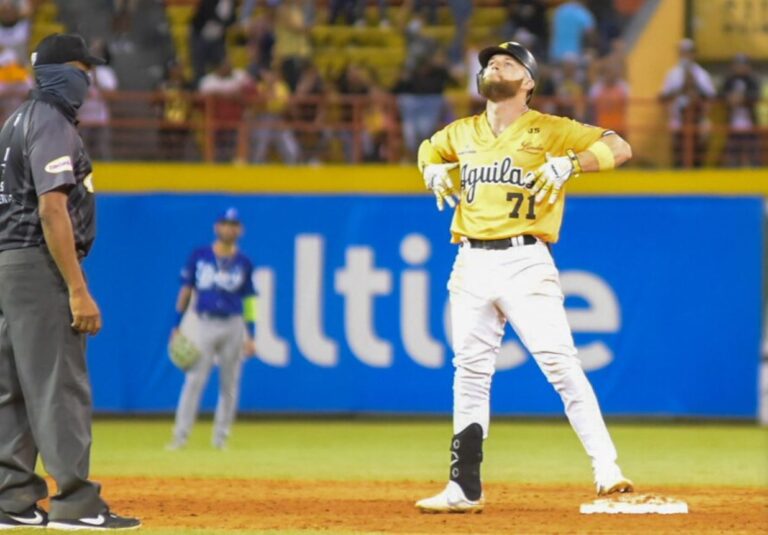 Las Águilas encienden la leña y derrotan al Licey