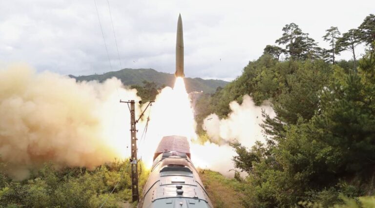 Corea del Norte confirma que probó dos tipos de misiles esta semana