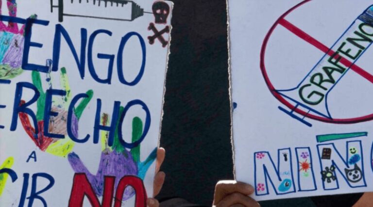 Decenas se manifiestan contra vacunación infantil anticovid en Costa Rica