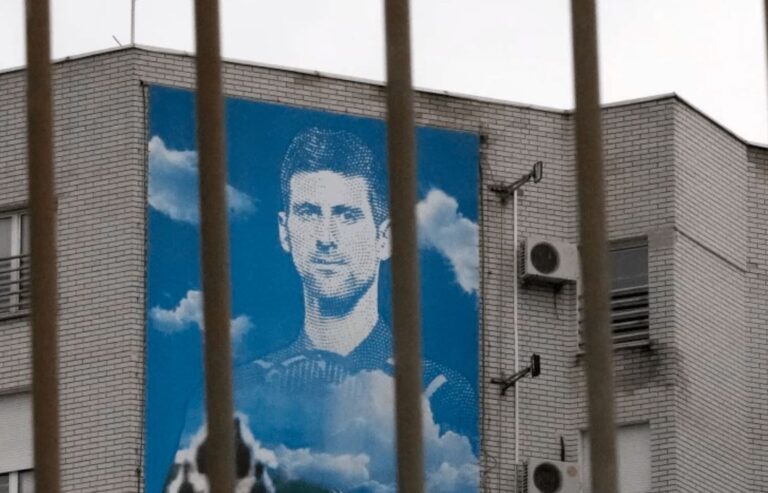Djokovic retenido en Melbourne, Serbia se moviliza