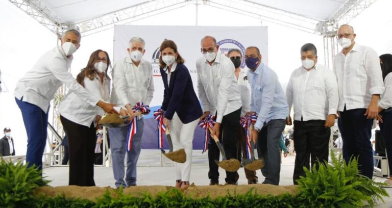 Gobierno inicia cuatro importantes obras de agua potable y solución de aguas residuales en Santiago