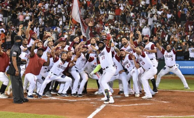 Ozuna dispara Jonronazo y Gigantes igualan la serie final 1-1 contra Estrellas