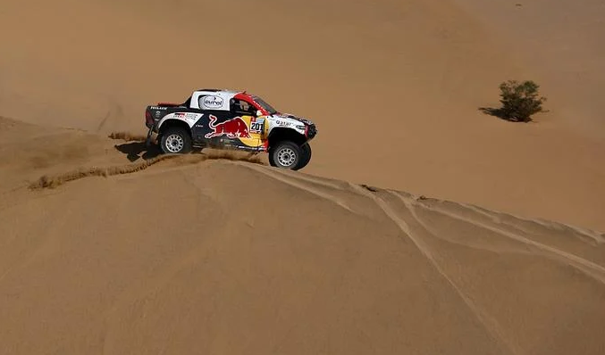 Sainz y Benavides ganan penúltima etapa, Al-Attiyah y Sunderland cerca del título