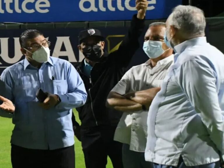 Ministro de Deportes supervisa avances del Estadio Quisqueya; acogerá la Serie del Caribe 2022