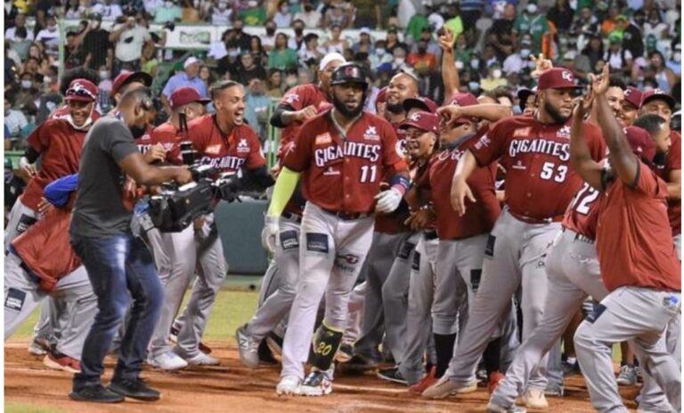 Ozuna y peguero maltratan a las Estrellas y ponen a Gigantes delante 2-1 en la final