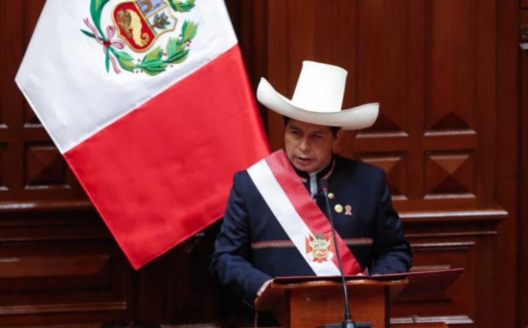 Fiscalía abre investigación contra presidente de Perú por tráfico de influencias