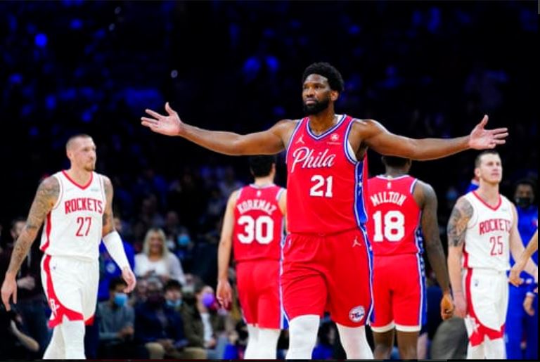 Los 76ers superan 133-113 a los Rockets