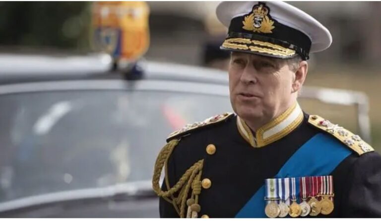 Príncipe Andrés deja las redes sociales tras perder sus honores militare