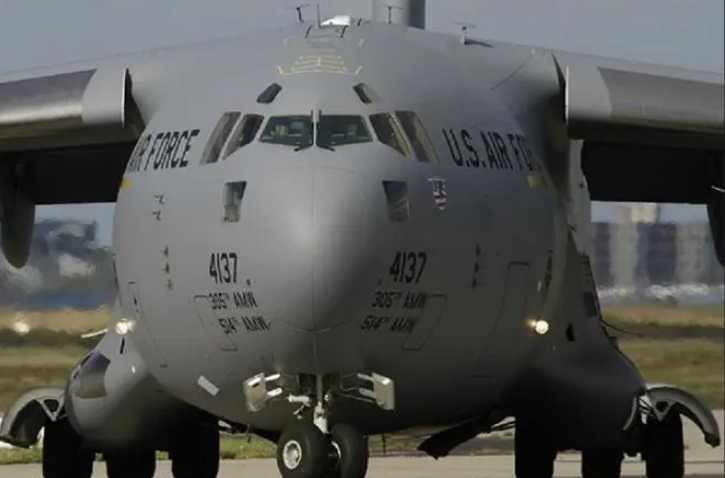 Llega a Ucrania el tercer avión con armamento estadounidense