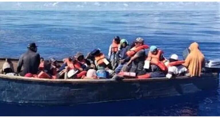 Policía de Bahamas detiene a 36 migrantes haitianos