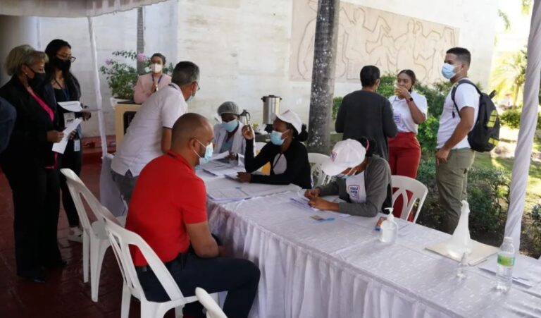Ministerio de Educación realiza jornada de pruebas PCR, continuará el martes con vacunación