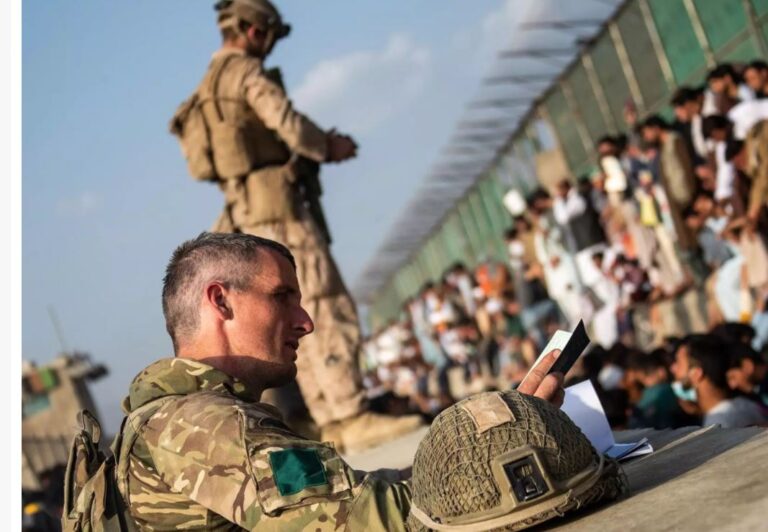 Reino Unido despliega al Ejército en los hospitales de Londres para hacer frente a la variante ómicron