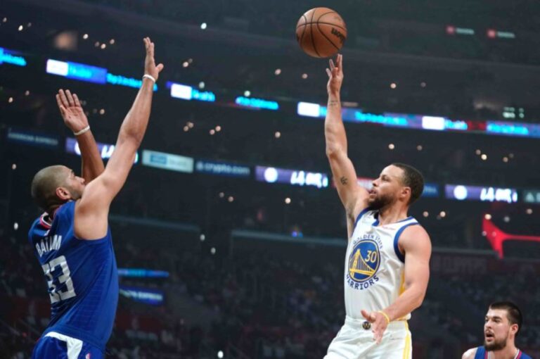 Mann bate su récord con 25, Clippers vencen Warriors