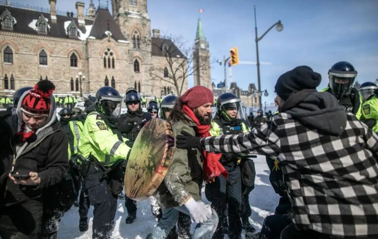 Casi 200 detenidos en operación para dispersar protesta antivacunas en Ottawa