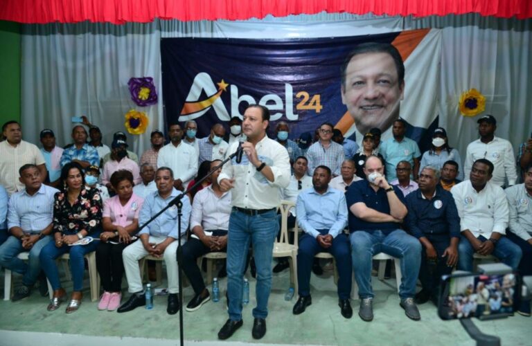 Abel Martínez realiza amplio recorrido con dirigencia del PLD en región Enriquillo