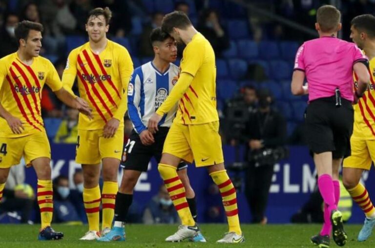 Barcelona salva un agónico empate 2-2 ante Espanyol