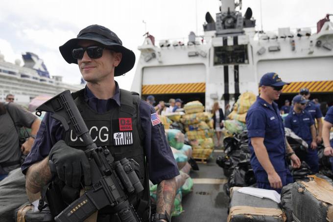 Guardia Costera de EEUU descarga cuantioso alijo de drogas
