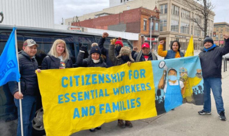 Migrantes dejan de trabajar y piden «¡Ciudadanía, ahora!» en Estados Unidos