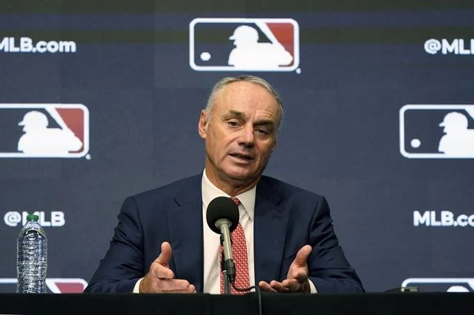 MLB busca mediador federal para negociar con jugadores