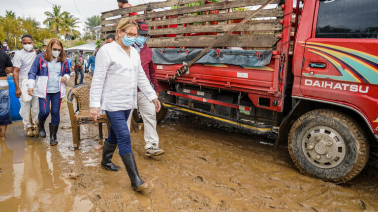 Plan Social lleva operativo de emergencia y evalúa daños en zonas afectadas por inundaciones