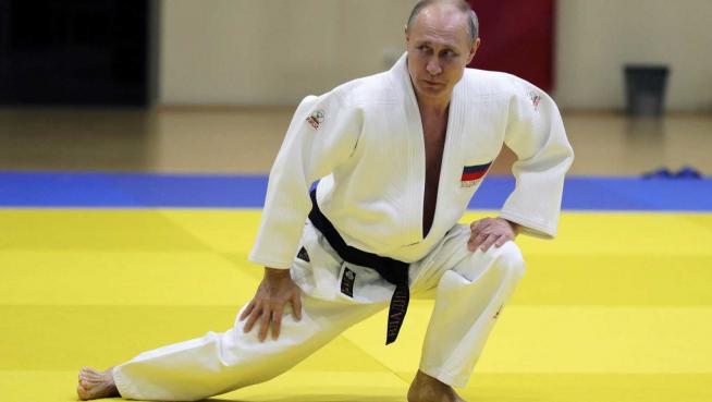 Federación Internacional de Judo suspende a Putin como presidente honorífico