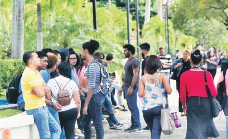 Mescyt ordena el regreso a clases presenciales en las universidades