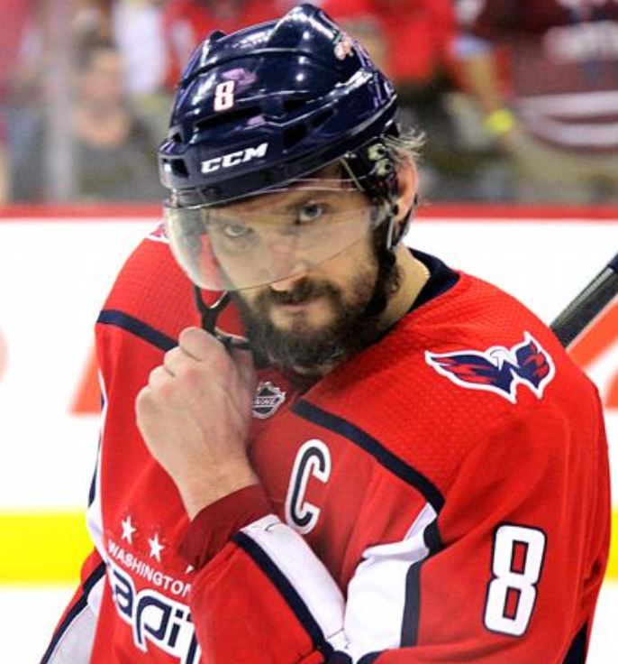 Ovechkin, la estrella rusa de la NHL, en la mira por su apoyo a Putin