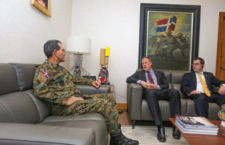 Subsecretario de Defensa de EU y ministro de Defensa RD revisan colaboración
