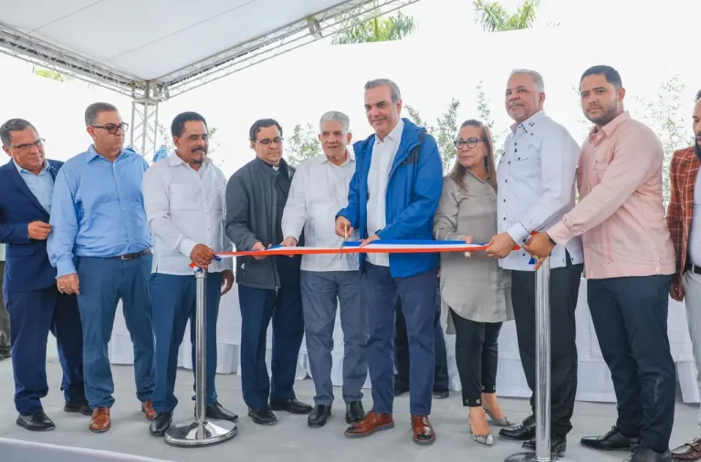 Tras 30 años de espera presidente Abinader inaugura carretera Sabana Iglesia-Jánico
