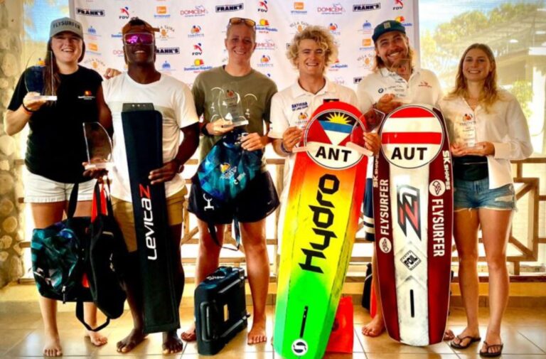 Tiger Tyson de Antigua Campeón Fórmula Kite Grand Prix y Deury Corniel de RD subcampeón