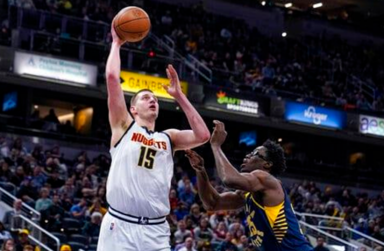 Con 37 puntos de Jokic, Nuggets supera a Pacers