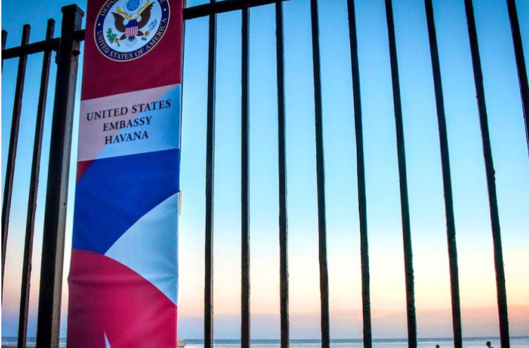 EEUU podría reanudar de forma limitada servicios migratorios en La Habana