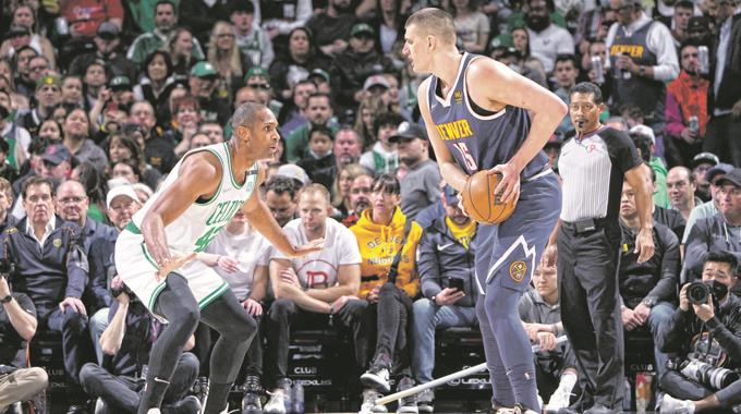 Dominicano Al Horford aporta al éxito de los Celtics