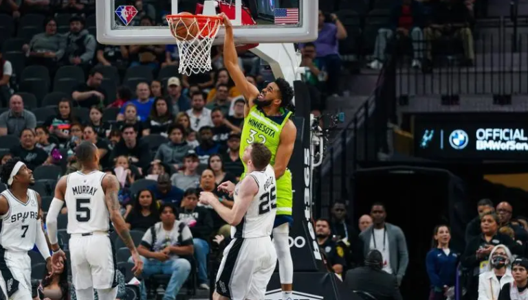 Karl-Anthony Towns en noche histórica con 60 puntos y 17 rebotes