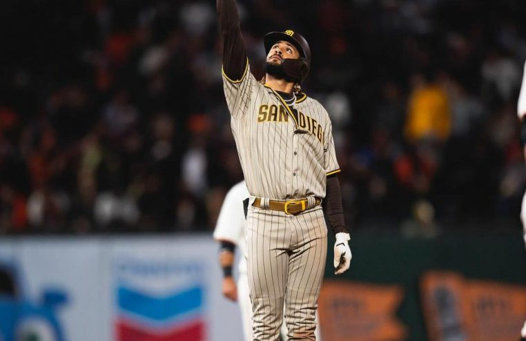 Fernando Tatis Jr. ya se entrena de forma ligera, pero todavía no puede utilizar el guante