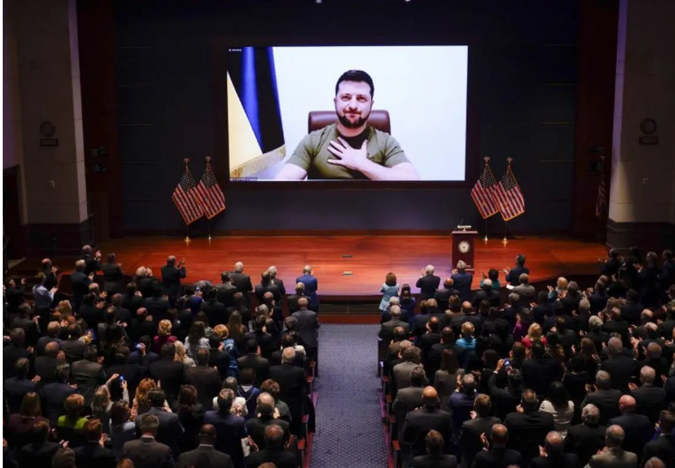 Zelenski clama ante EEUU por zona de exclusión aérea y Biden le envía drones