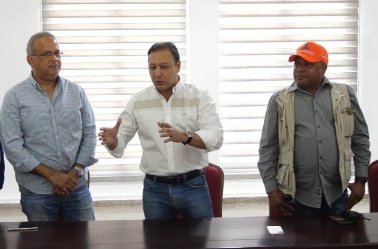 Alcalde Abel Martínez compartió desayuno con gestores de limpieza del cabildo y agradece gran trabajo desplegado en Semana Santa