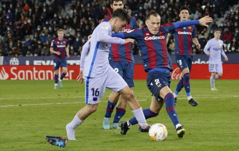 Barcelona remonta para vencer agónicamente 3-2 a Levante
