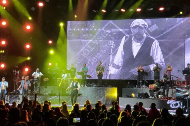 Juan Luis Guerra deja sentir su bachata y merengue en Puerto Rico