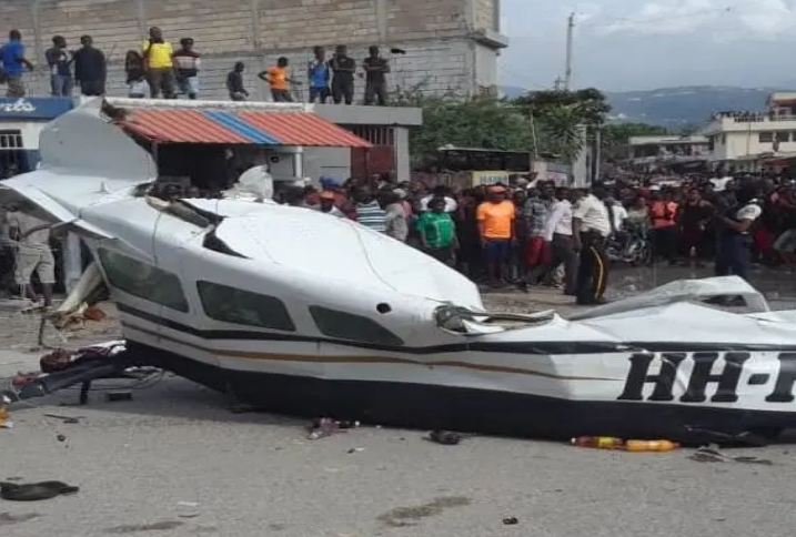 Al menos cinco muertos deja accidente de avión en zona urbana de Puerto Príncipe