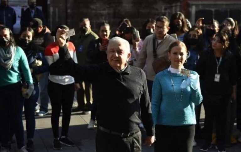 López Obrador seguirá siendo el presidente de México tras referendo