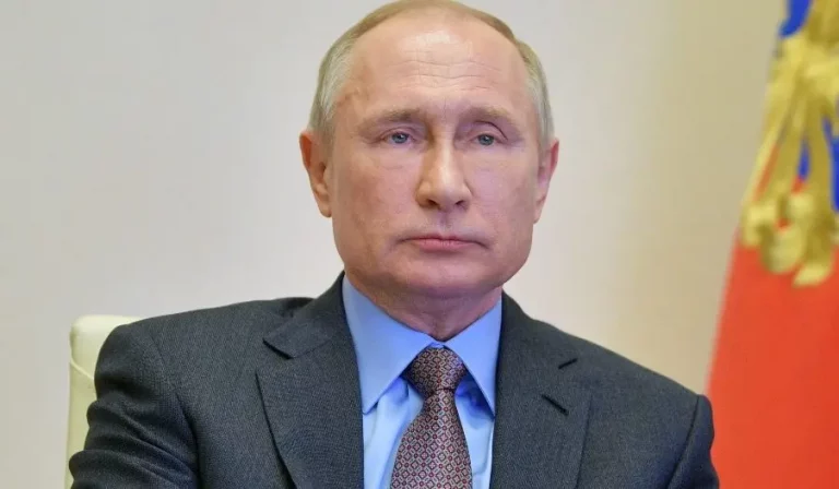 Putin dice que suspenderá los contratos de gas si países no pagan en rublos