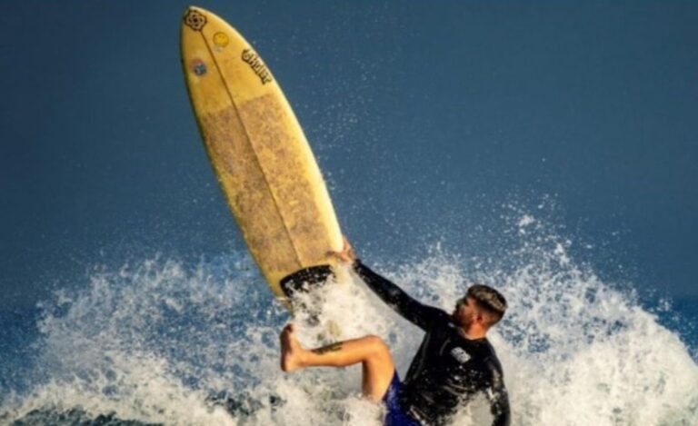 El surf navega en Cuba entre el ingenio y la sed de reconocimiento