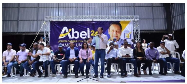Abel Martínez pide a madres resistir «penurias» dos años que restan a Abinader