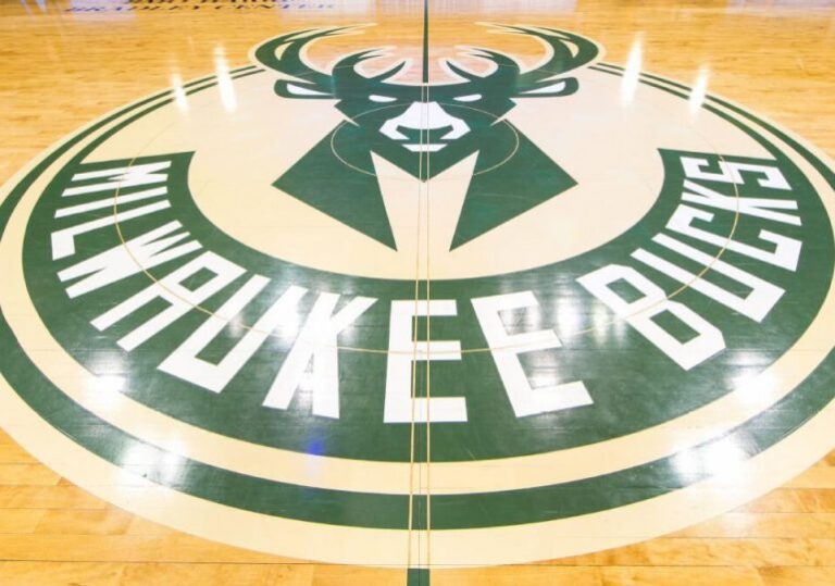 Milwaukee Bucks cancelan una fiesta por tiroteos cerca de la arena