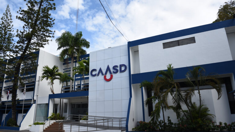 CAASD trabaja para corregir avería que afecta más de 60 sectores del GSD