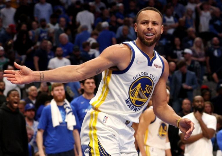 Astro Stephen Curry guía a los Warriors y se ponen a un paso de la final de la NBA