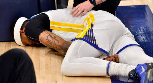 Violento empujón terminó en fractura de un jugador de Golden State