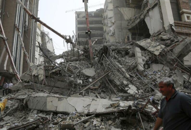 Un derrumbe de edificio deja al menos 5 muertos en Irán